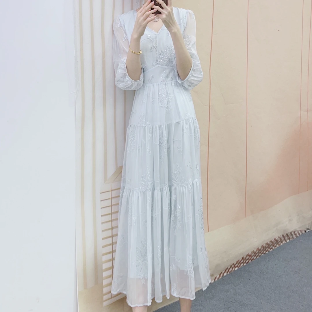 121法式温柔复古时尚显瘦V领刺绣亮片中长连衣裙67121/GP