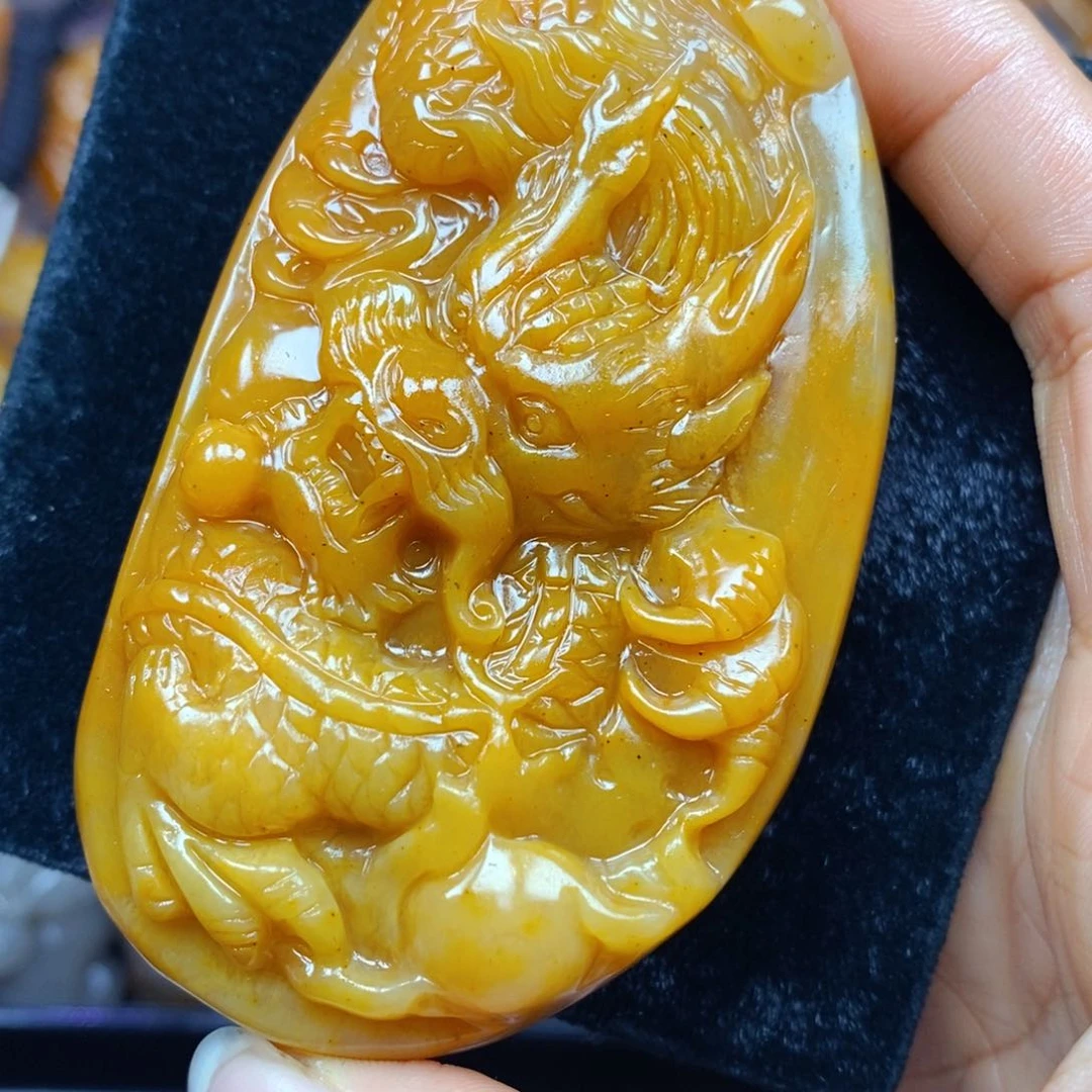 未镶嵌石英质玉（黄龙玉）颈饰