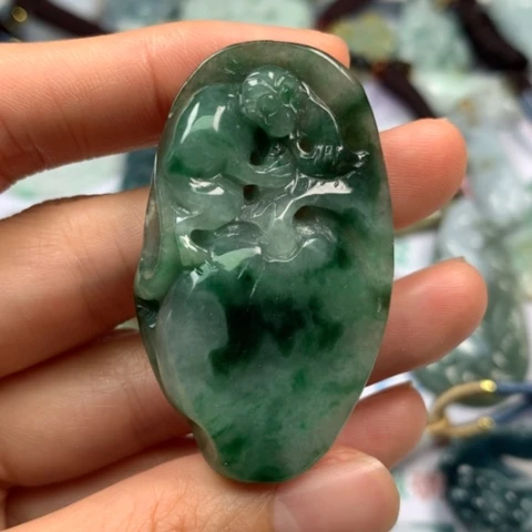 翡翠颈饰未镶嵌翡翠