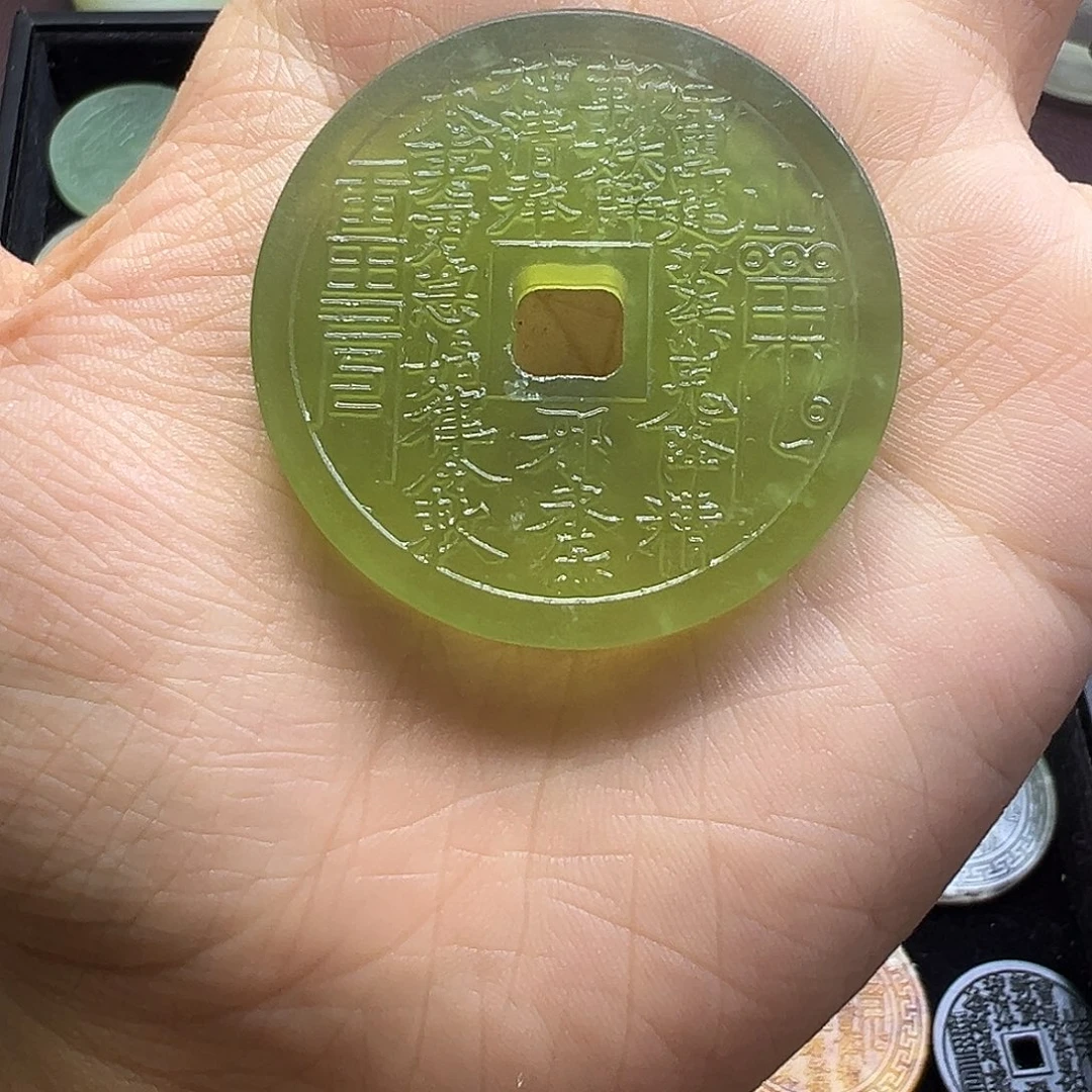 千***行蛇纹石玉未镶嵌颈饰
