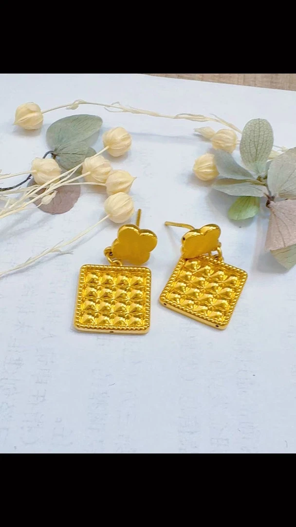 金灵王时尚黄金足金5D无氰工艺四方耳饰气质轻奢百搭