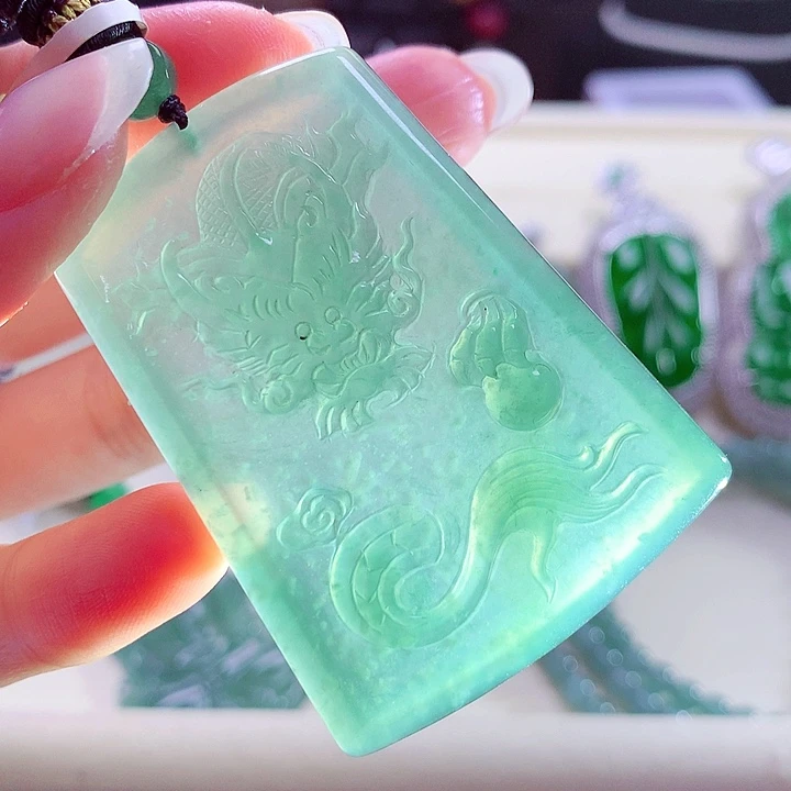 翡翠颈饰未镶嵌天然