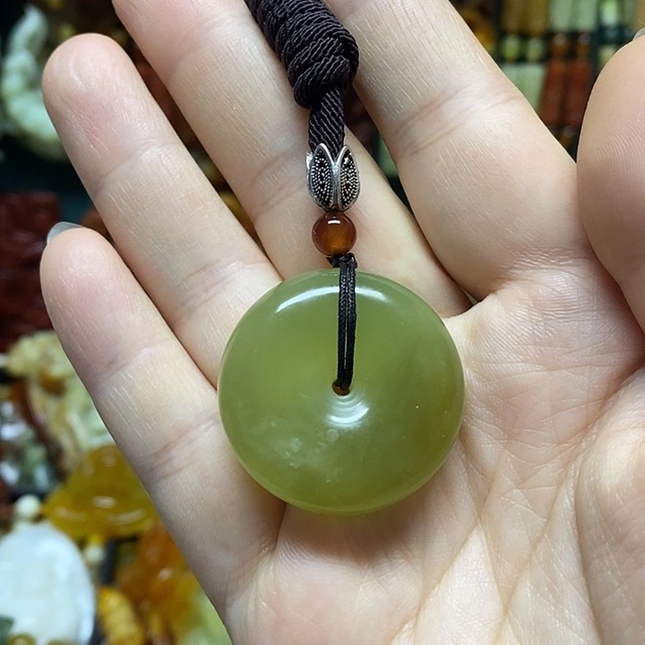 岫玉未镶嵌吊坠(赠链)