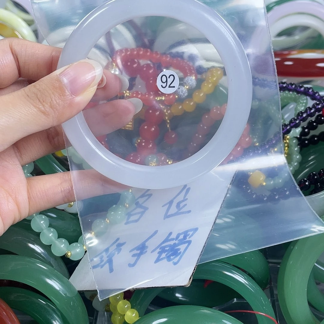 【闪购商品】石英质玉手镯未镶嵌64