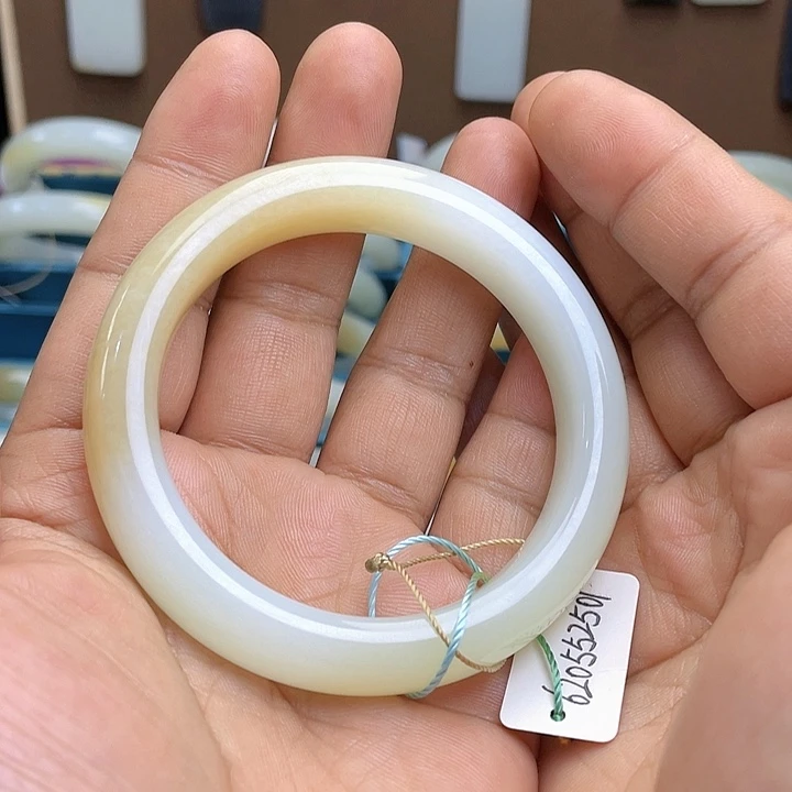 【闪购商品】未镶嵌手镯和田玉