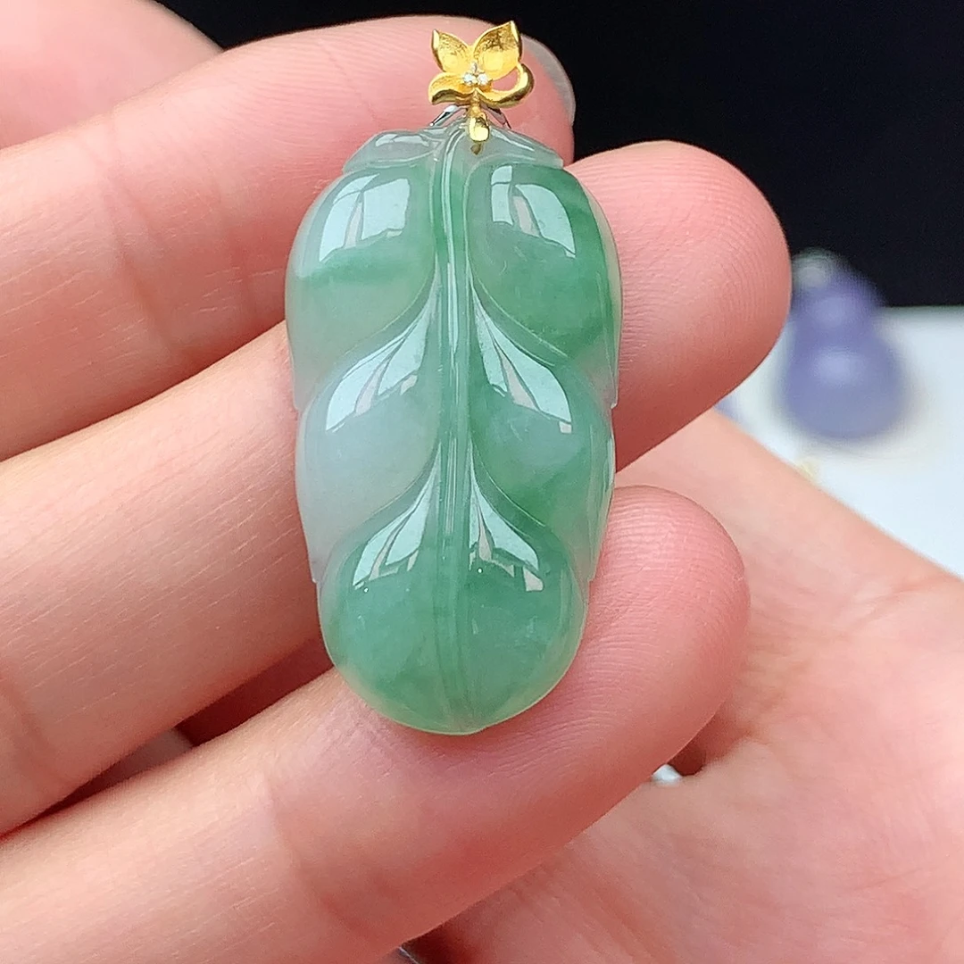 翡翠18K金镶嵌颈饰
