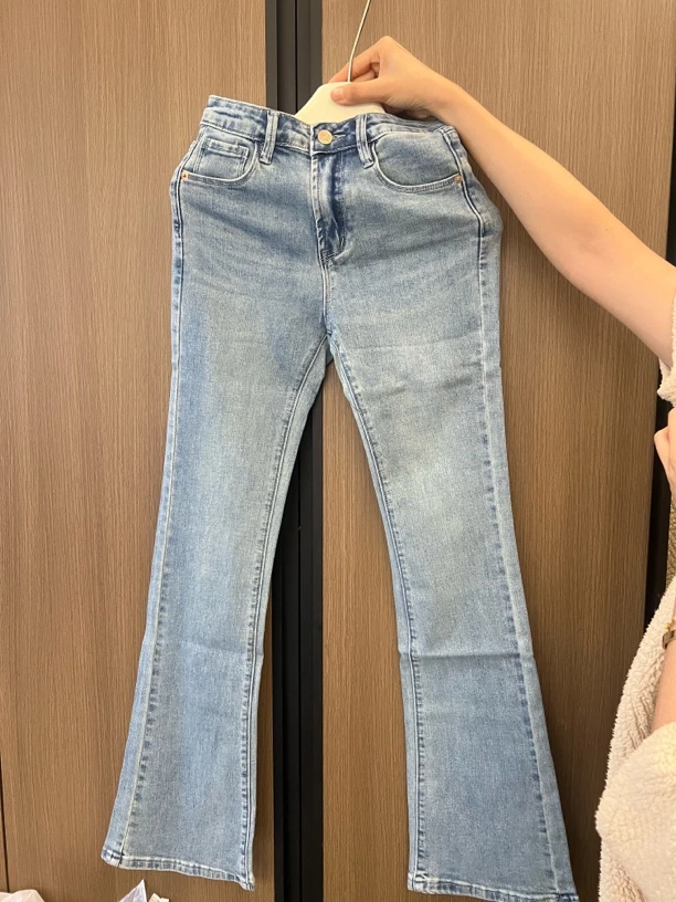 陈椿儿 蓝色牛仔裤