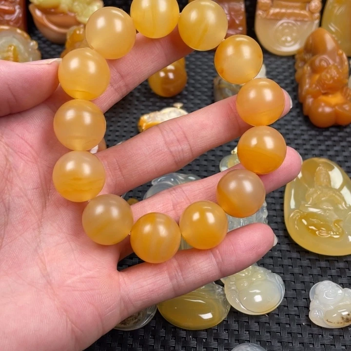 石英质玉（黄龙玉）未镶嵌颈饰