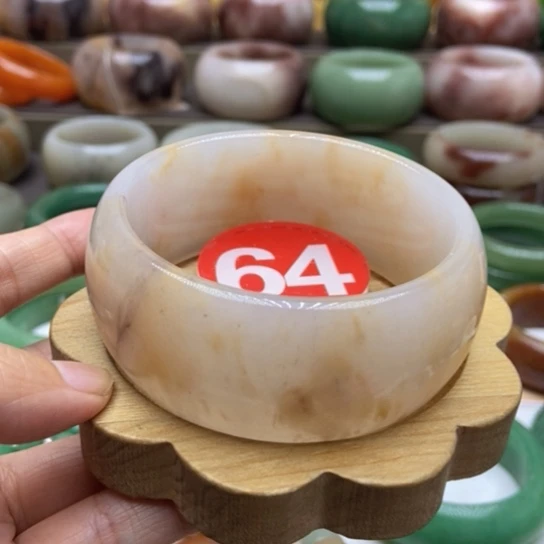 未镶嵌手镯石英质玉