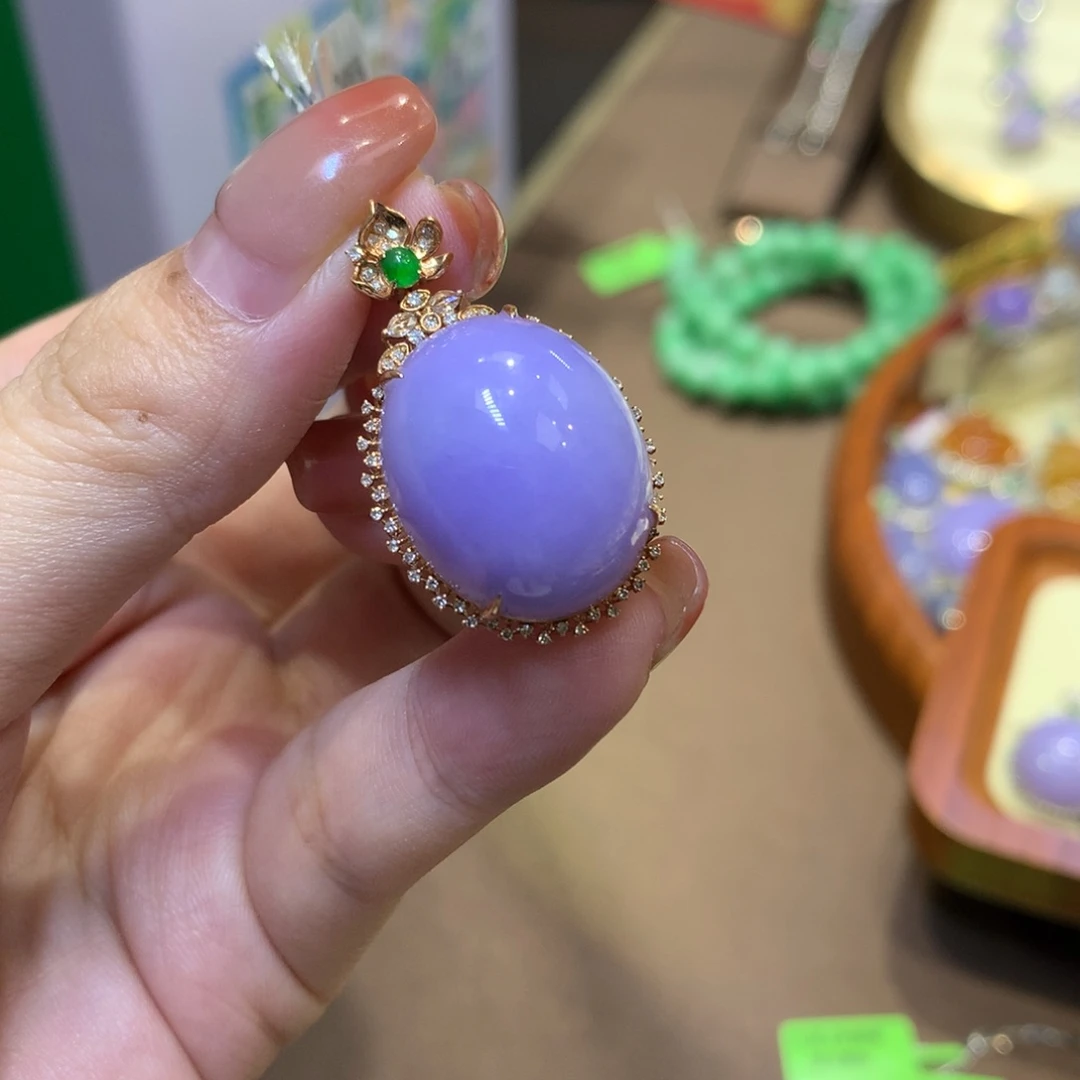 你***孩翡翠18K金镶嵌颈饰