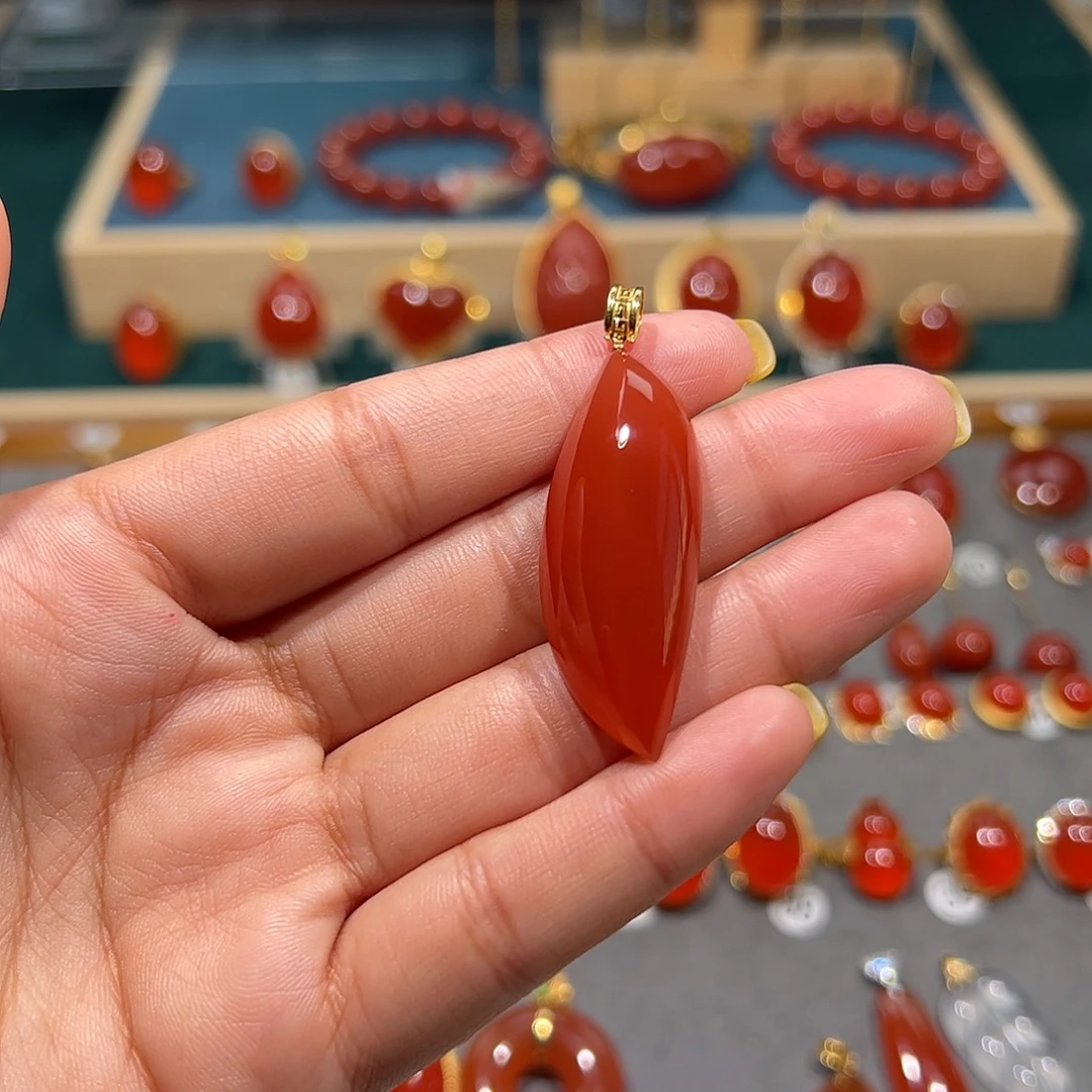 南红玛瑙18K金镶嵌颈饰