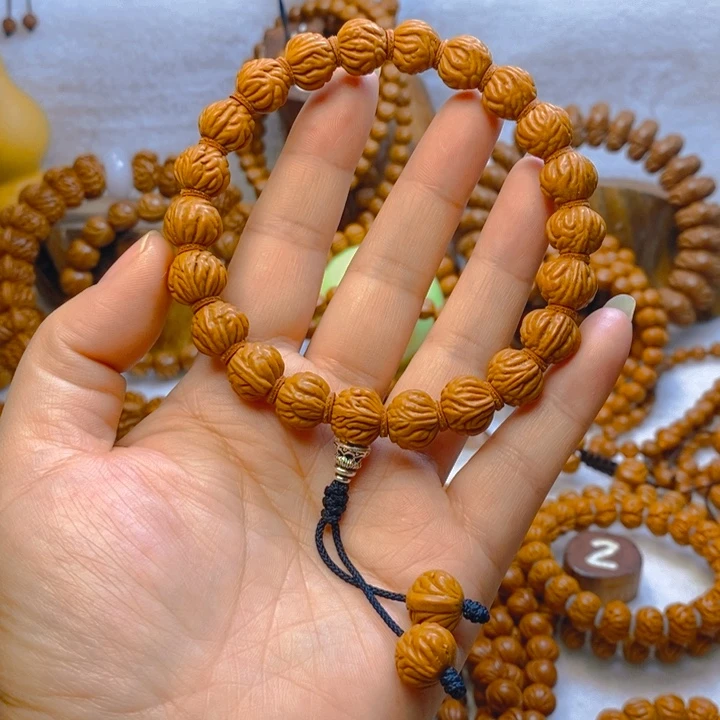 吊坠桃核金蟾籽手持