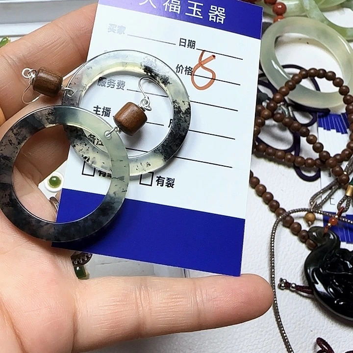 忘***记蛇纹石玉未镶嵌耳饰