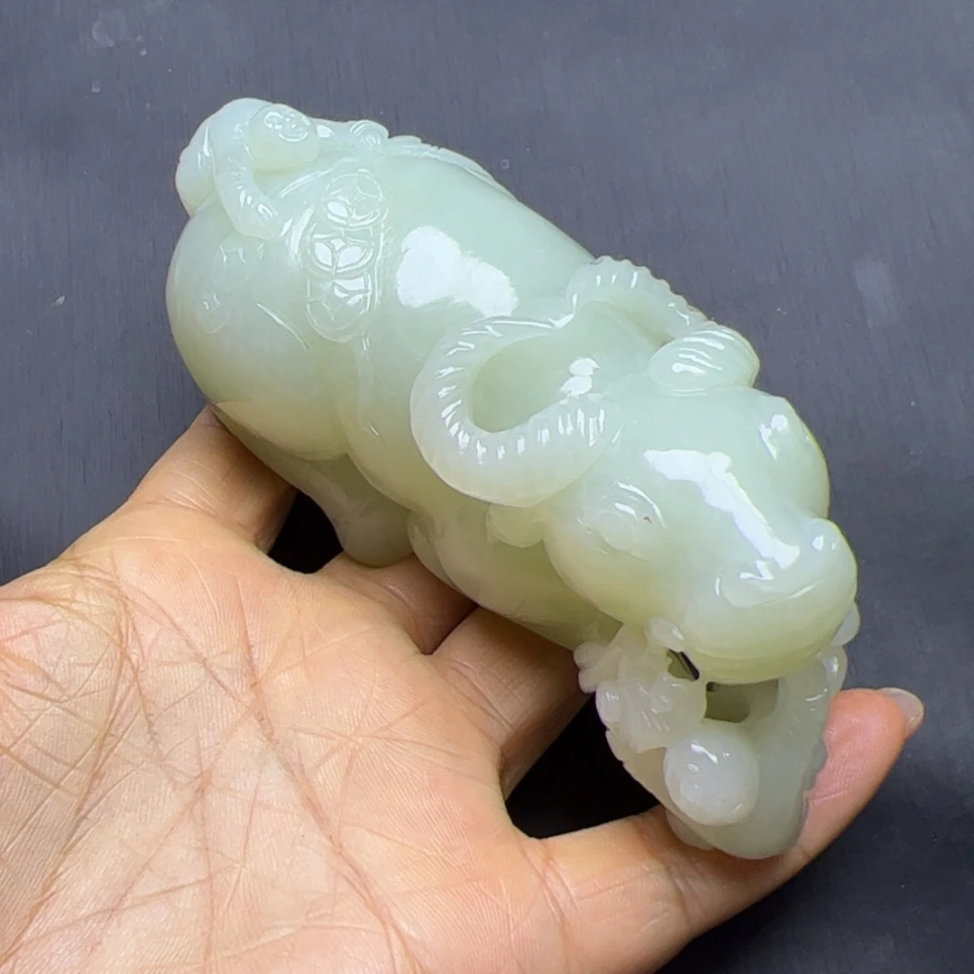 和田玉未镶嵌把件日*