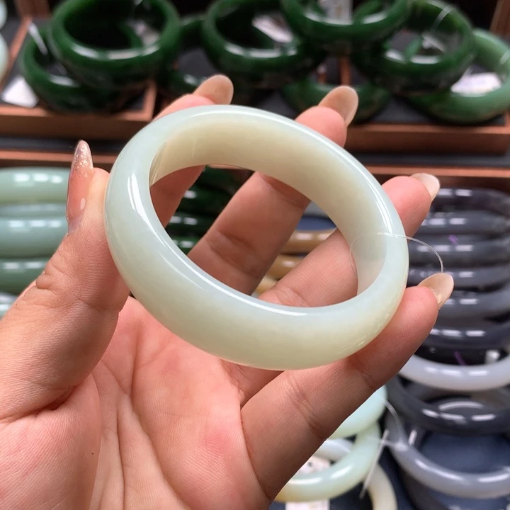 【闪购商品】未镶嵌手镯和田玉