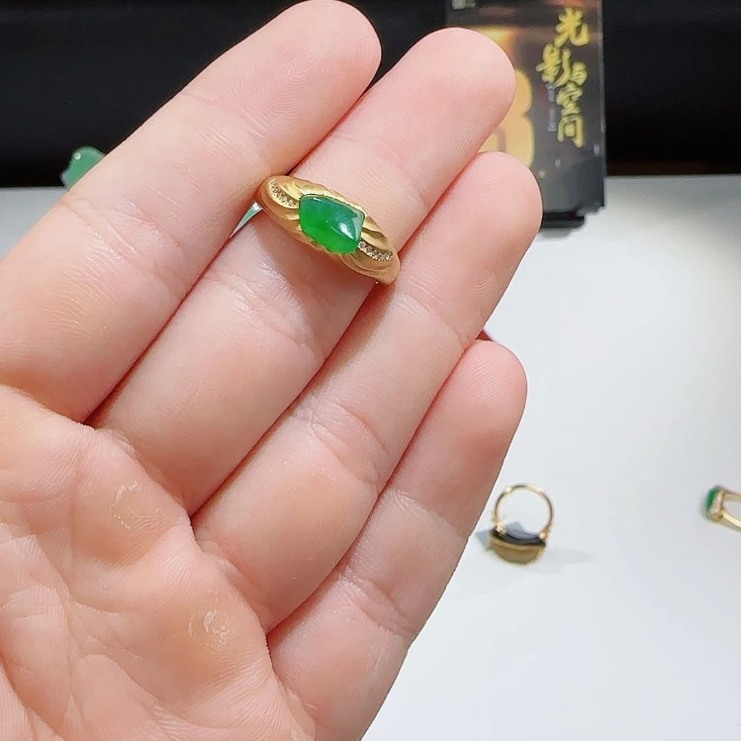 翡翠18K金镶嵌戒指鑫