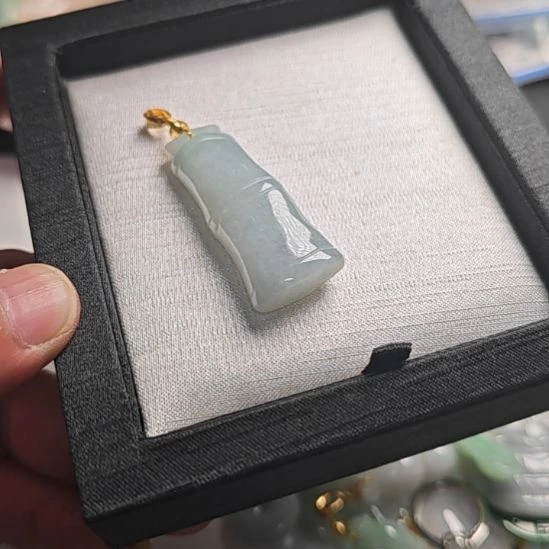 翡翠未镶嵌颈饰天然翡翠吊坠