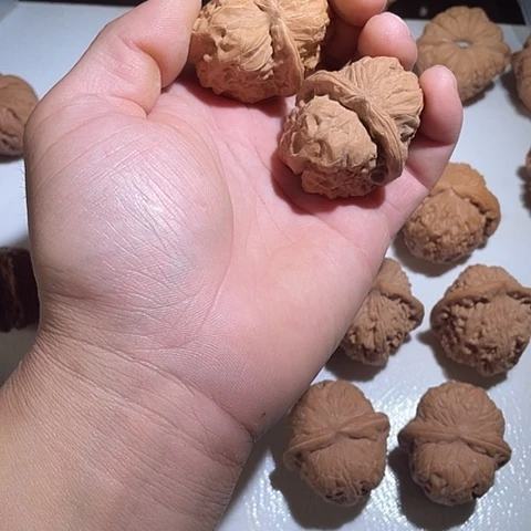 文玩核桃吊坠水尖哈嘛