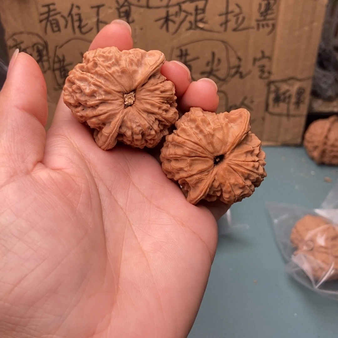 随***么文玩核桃吊坠血麒麟44