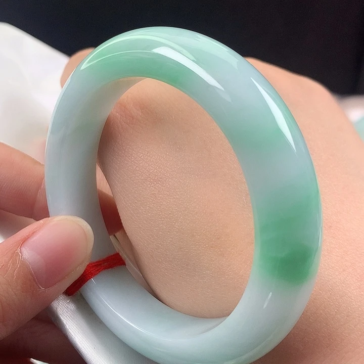 翡翠未镶嵌手镯54小细纹