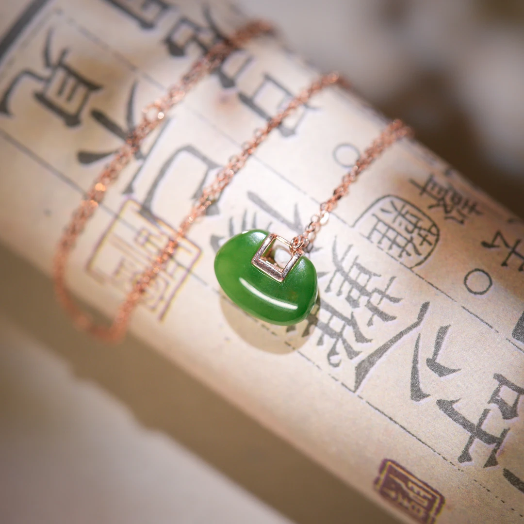 春洐·精品和田玉老俄料18K金项链AD2073尺寸约9*13*4.8mm