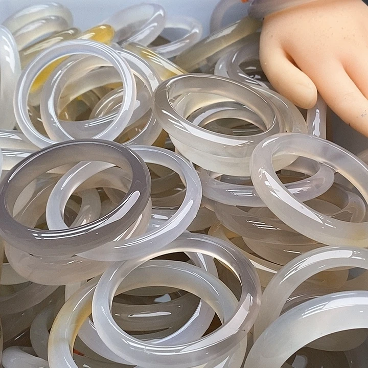 南***风玛瑙/玉髓手镯未镶嵌430