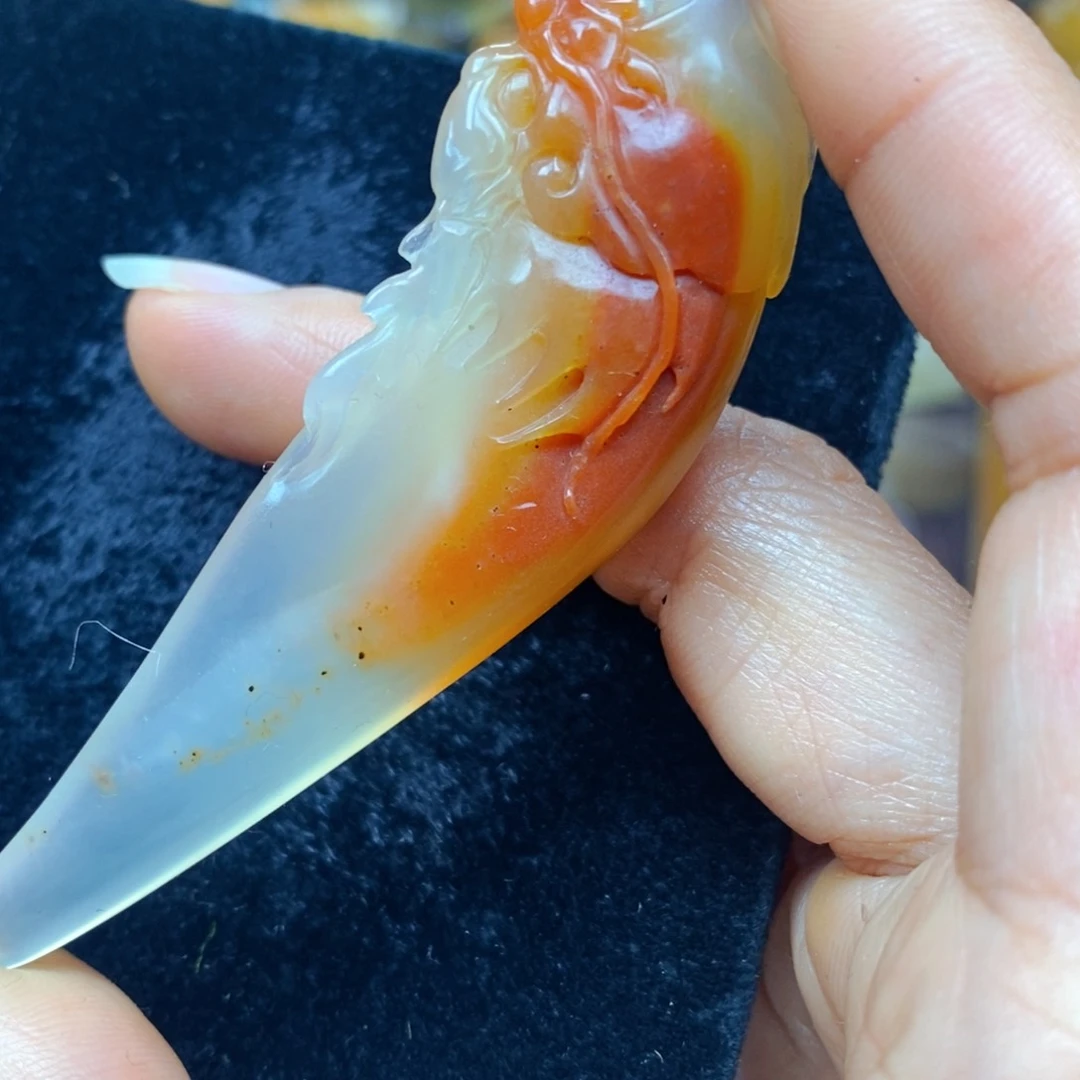 未镶嵌石英质玉（黄龙玉）颈饰