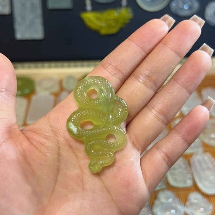 岫玉未镶嵌岫玉绿冰挂件蛇