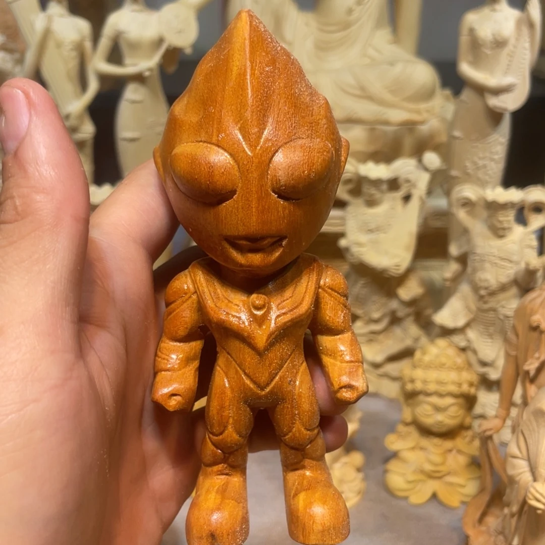 黄杨木瑕疵奥特曼