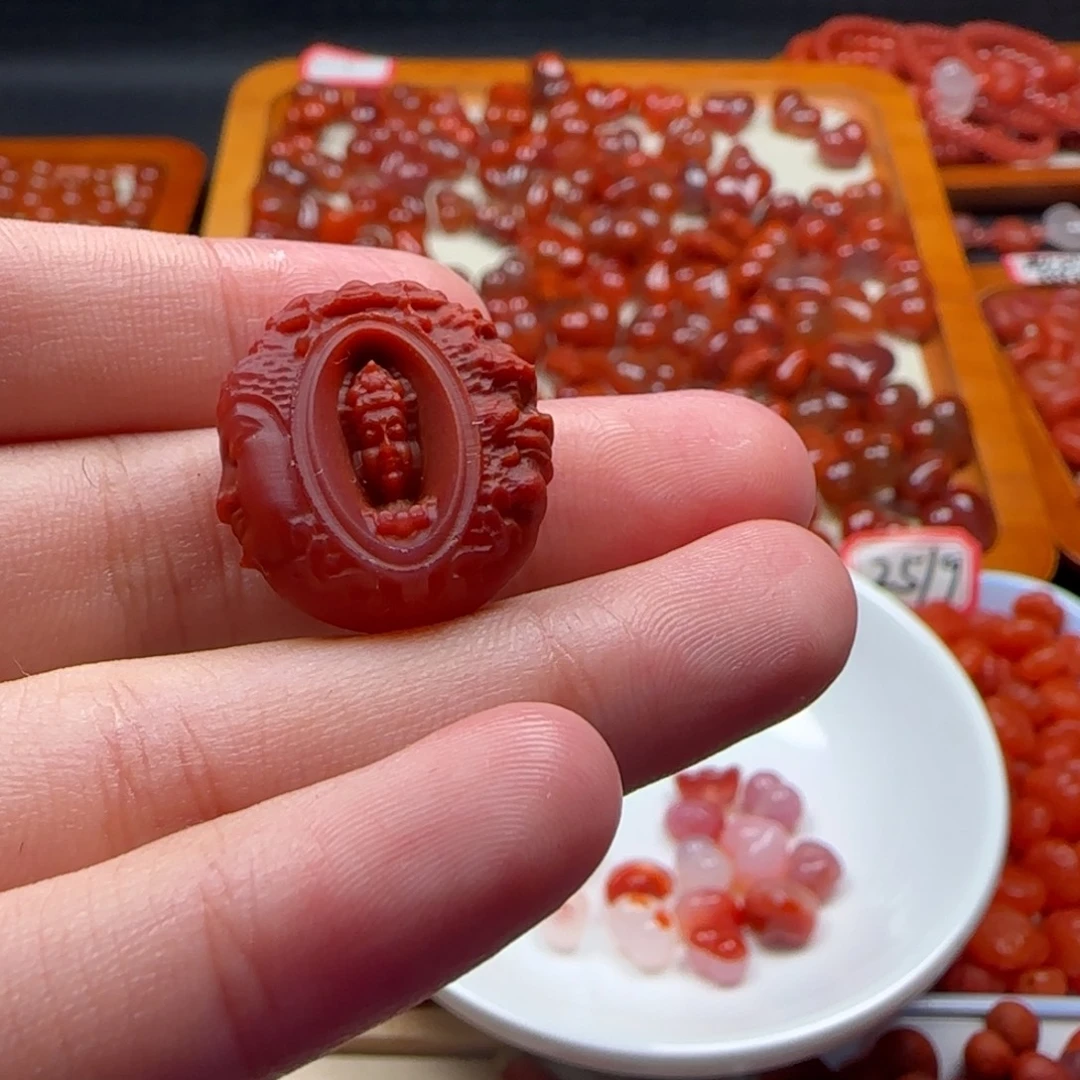 南红玛瑙未镶嵌挂件