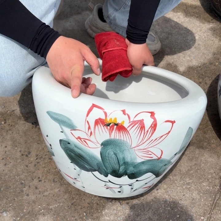 陶瓷艺术品，直径40高24