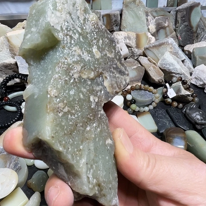 和田玉（糖玉）未镶嵌把件