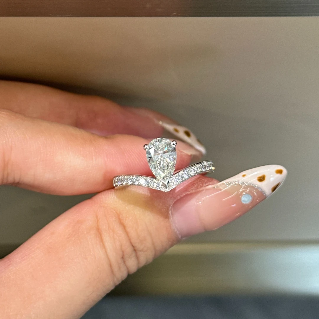 实验室培育钻石18k金镶培育钻石水滴尚家白鹭钻戒求婚戒指