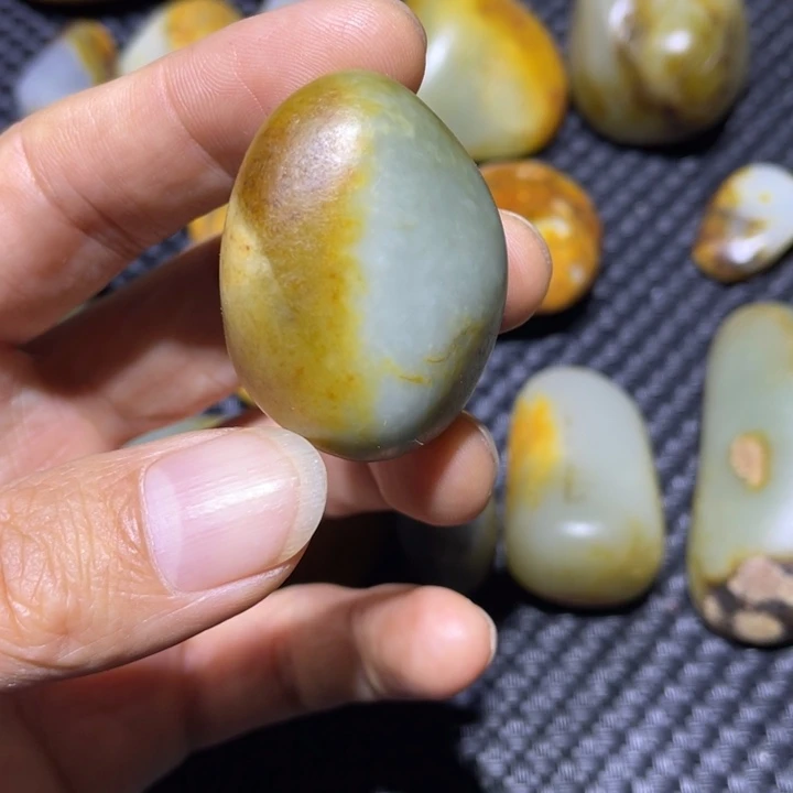 和田玉未镶嵌珠宝奇石