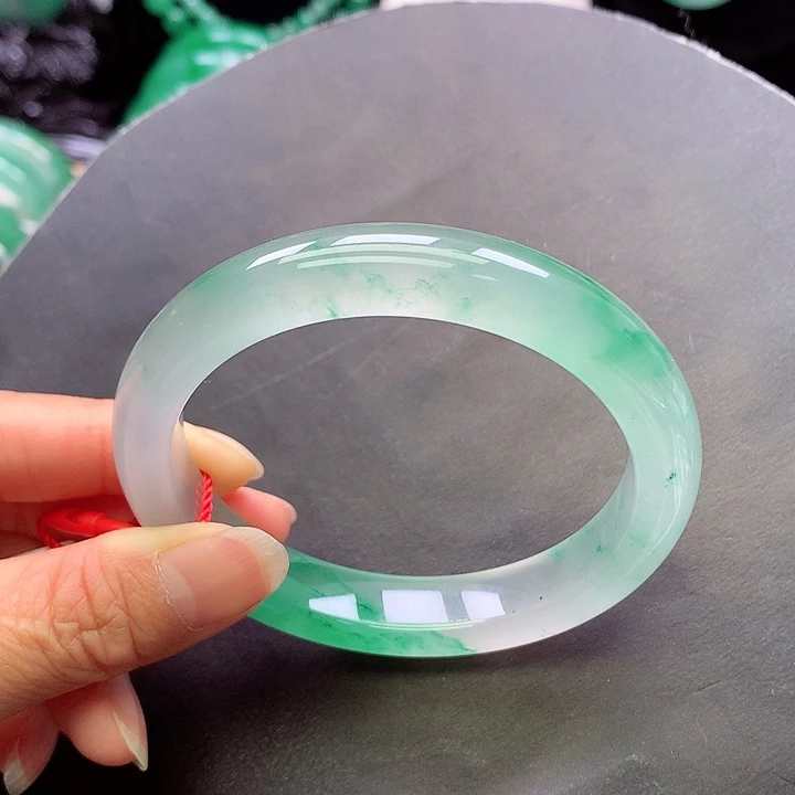 未镶嵌手镯石英质玉