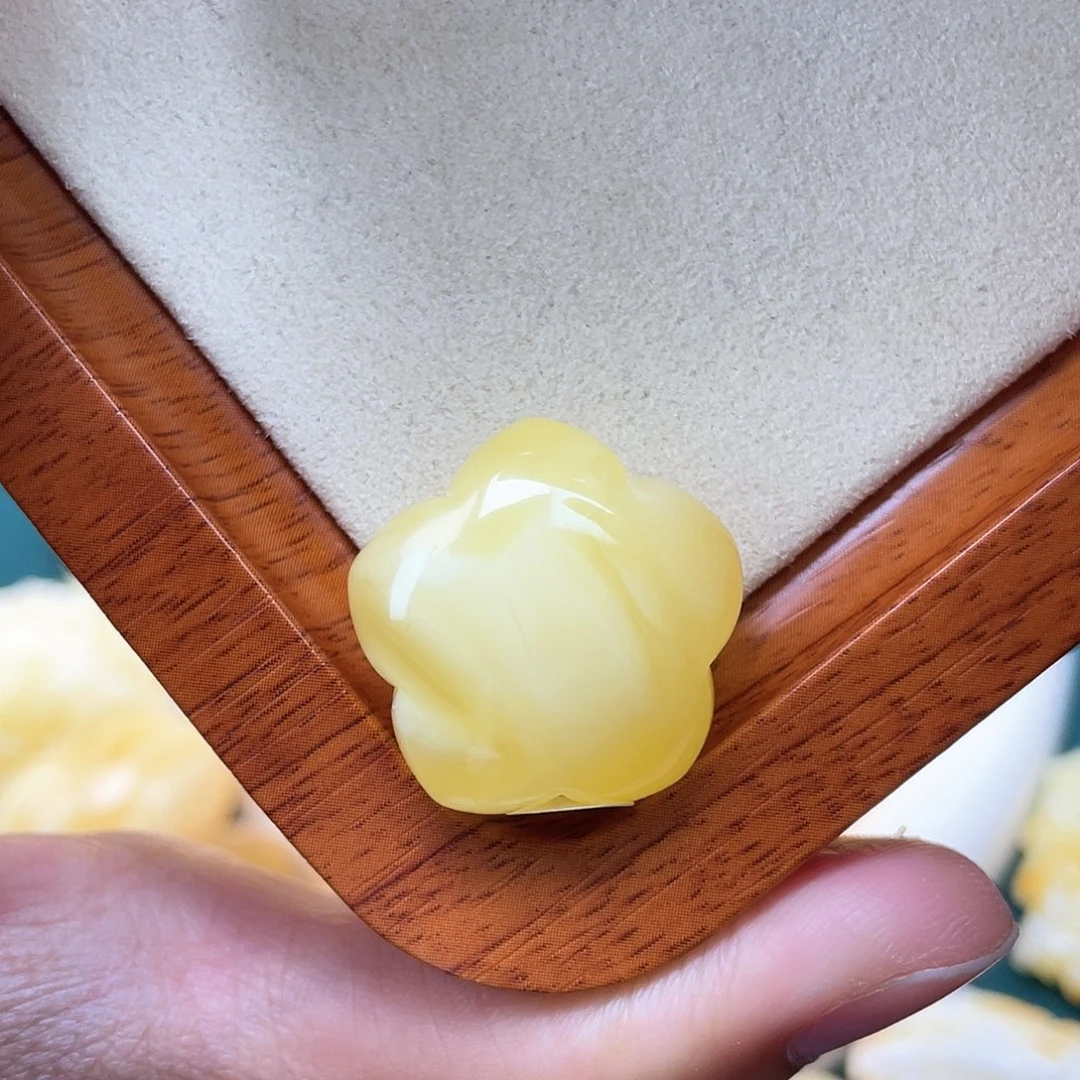 琥珀裸石未镶嵌蜜蜡