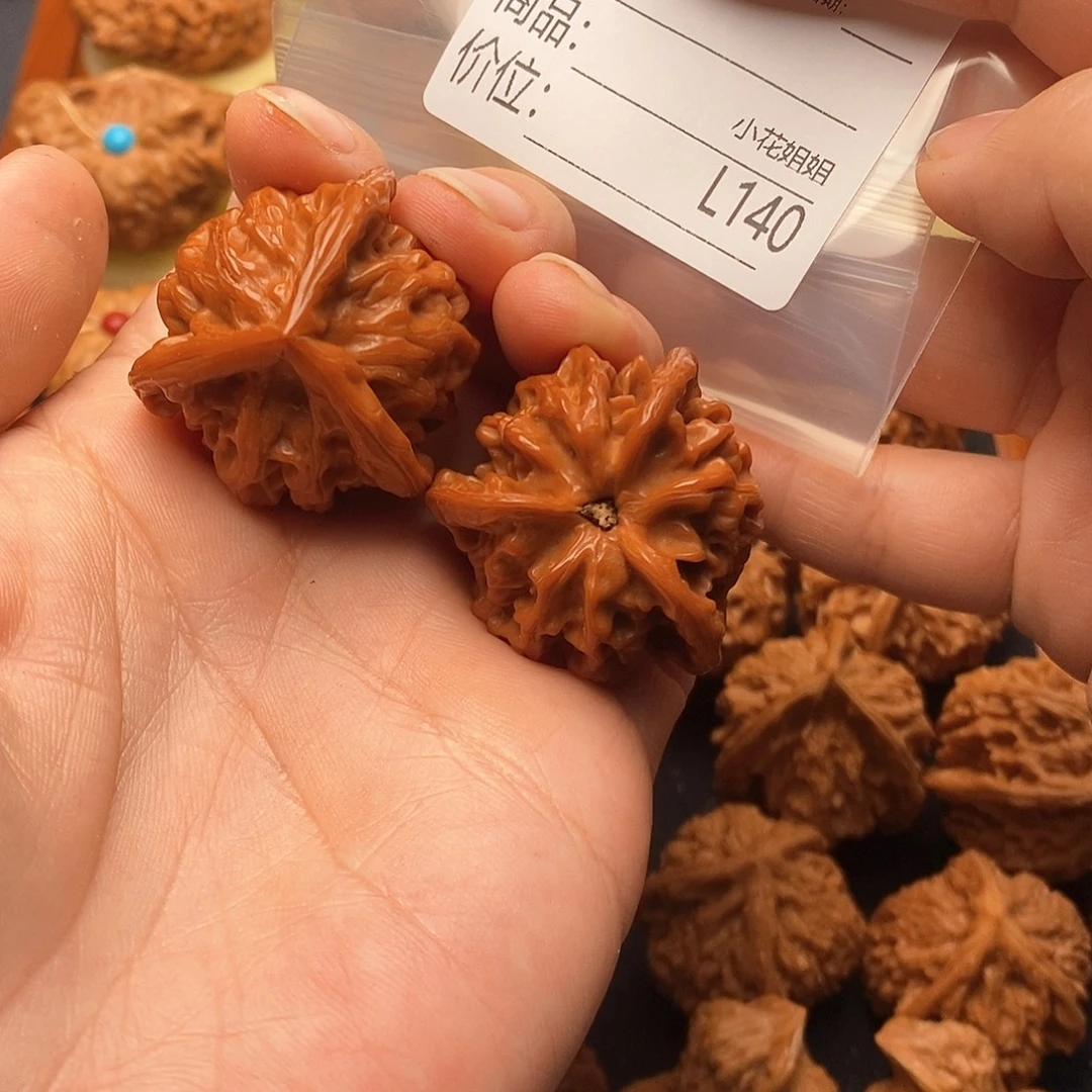 用***8把件文玩核桃35精品红皮三棱