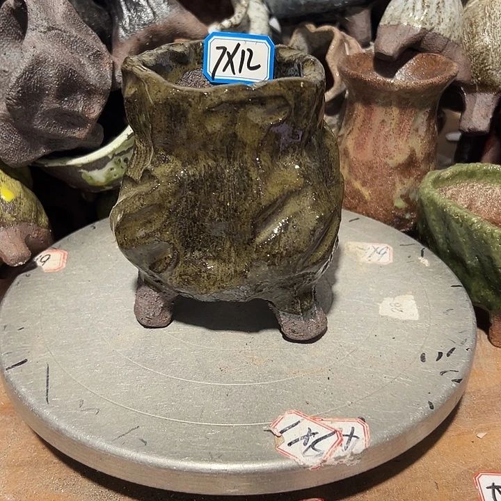 粗陶花盆，现在都不一样