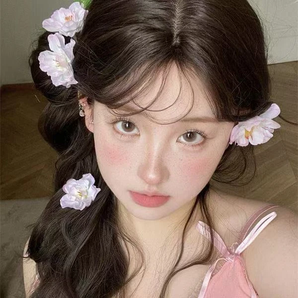 2025新款夏季氛围感出片女仿真花朵上镜侧边夹度假风鸡蛋花发饰