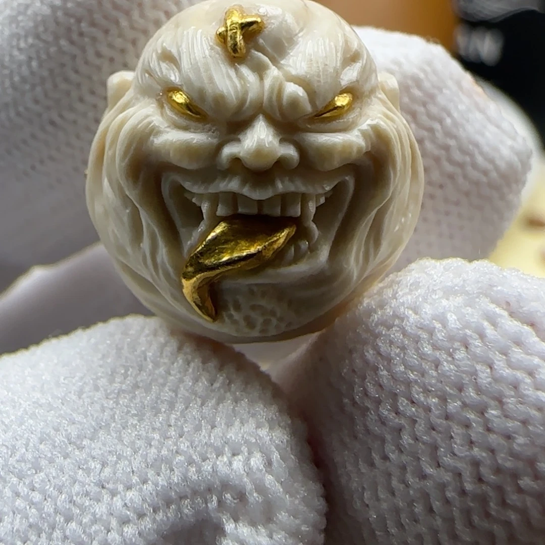 吊坠猴头核桃舔僧镶嵌24k
