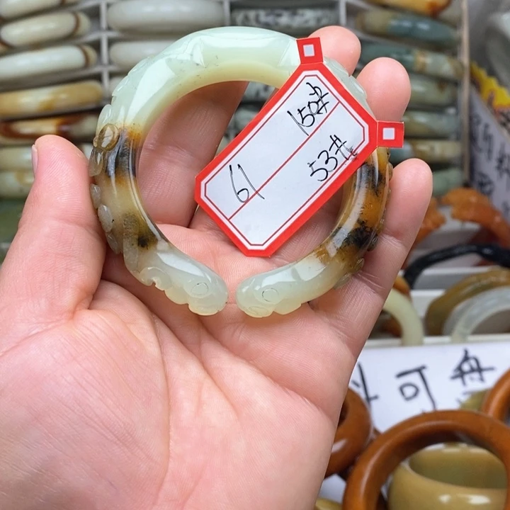 未镶嵌蛇纹石玉颈饰