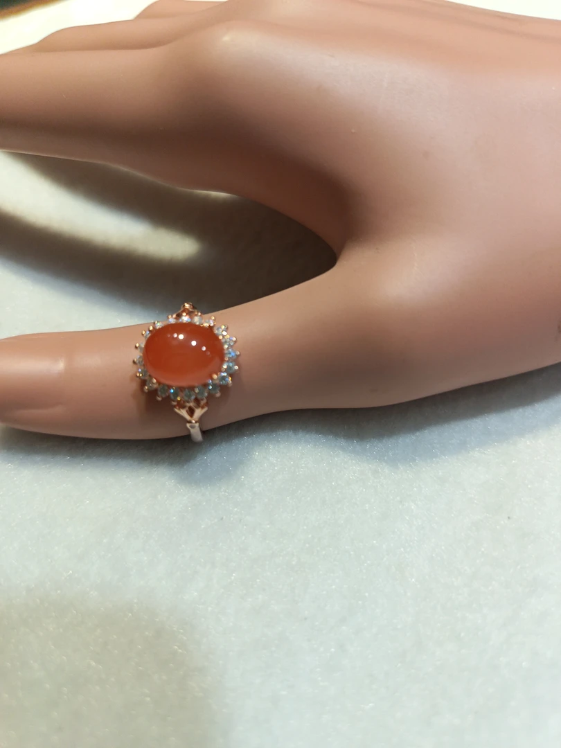 南红冰红满钻蛋面女戒指，蛋面：10mmx8mm，美丽大方。