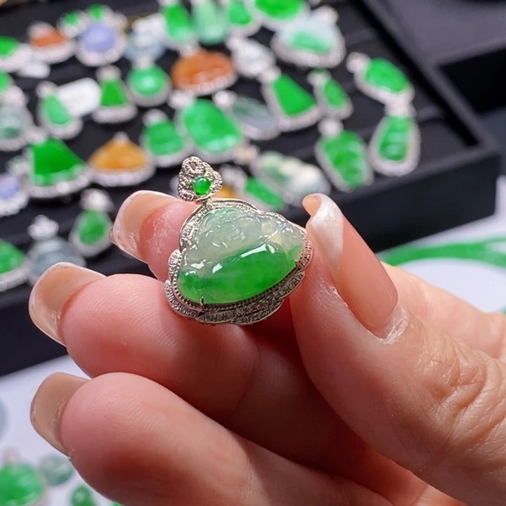 翡翠18K金镶嵌颈饰