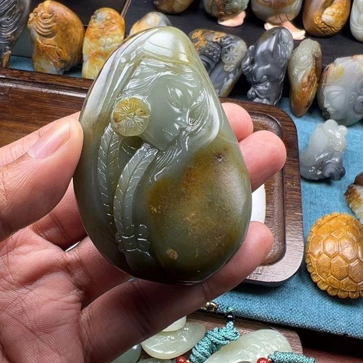 和田玉未镶嵌把件