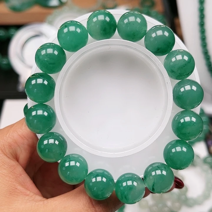 石英质玉未镶嵌颈饰