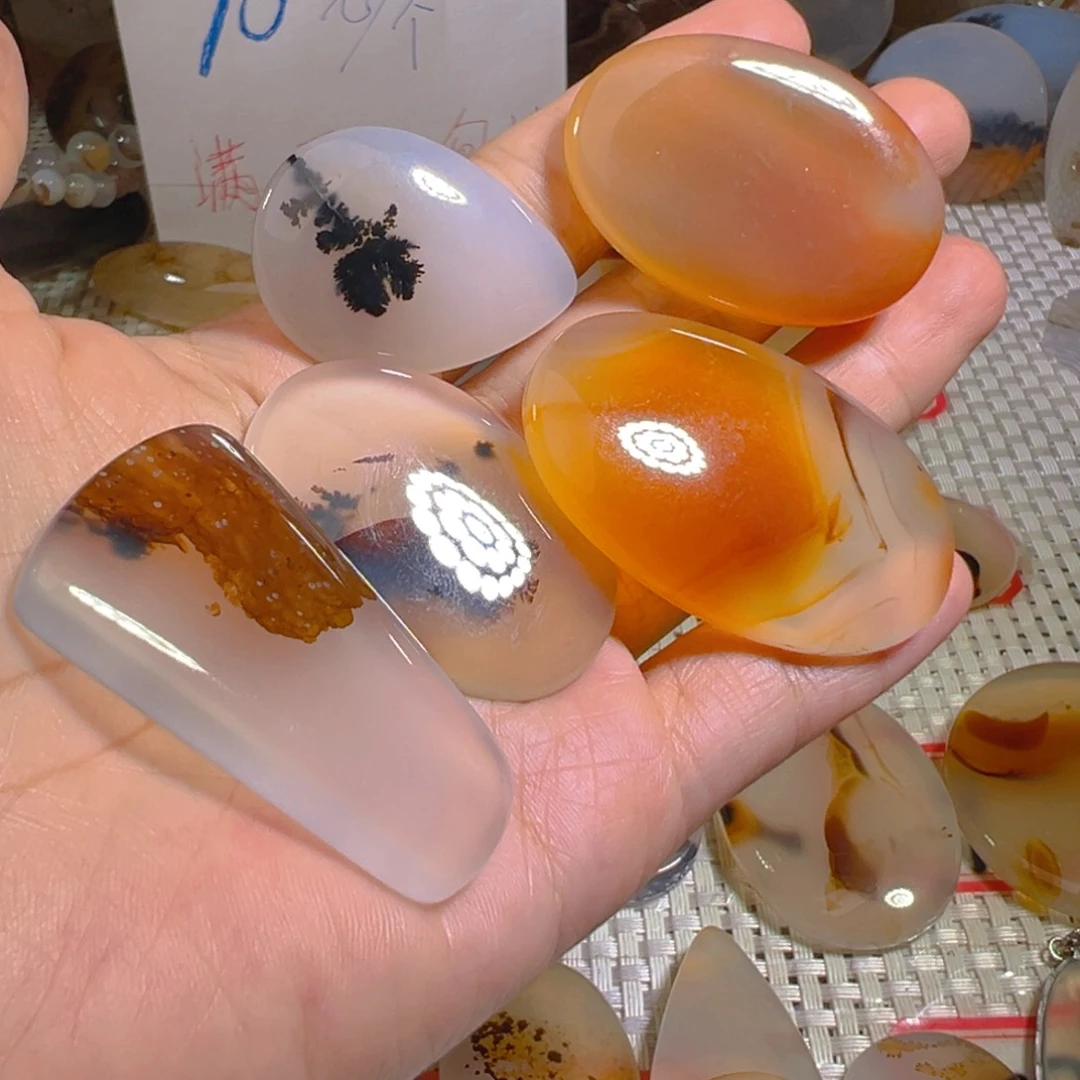 青***部未镶嵌颈饰玛瑙/玉髓