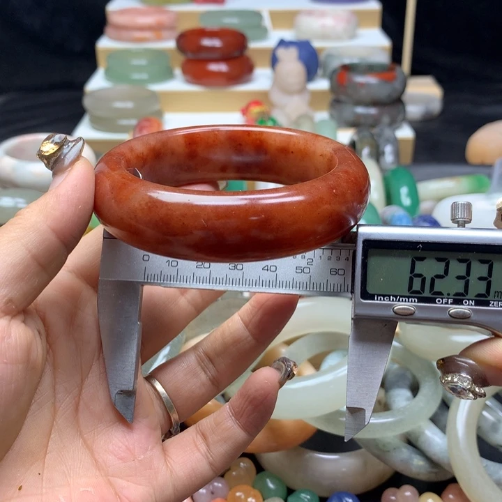 未镶嵌手镯石英质玉