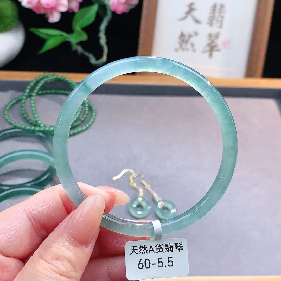 未镶嵌手镯（圆镯）翡翠