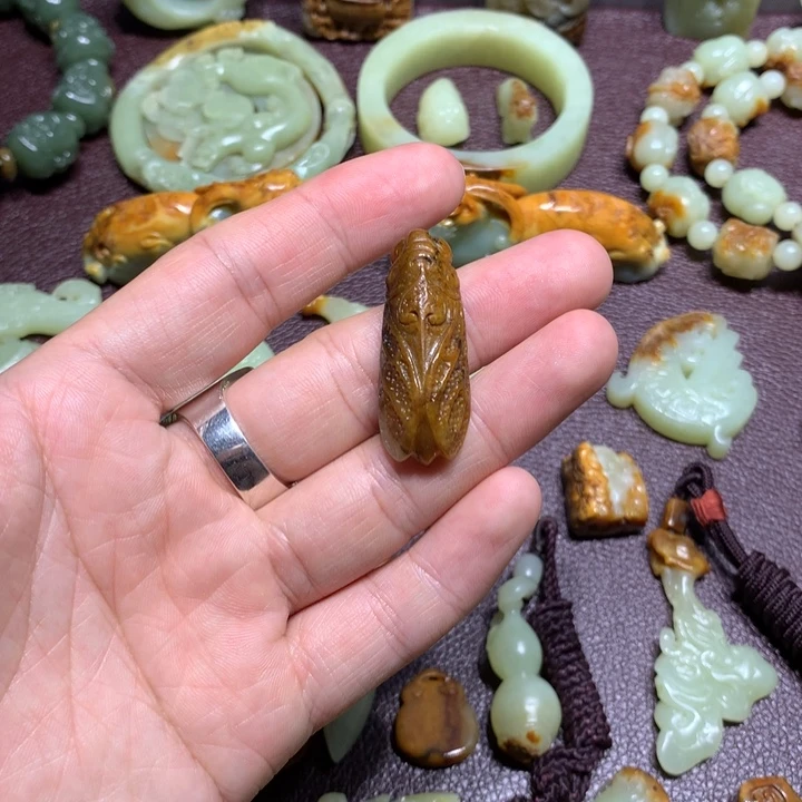 岫岩河磨玉（透闪石质玉）未镶嵌颈饰