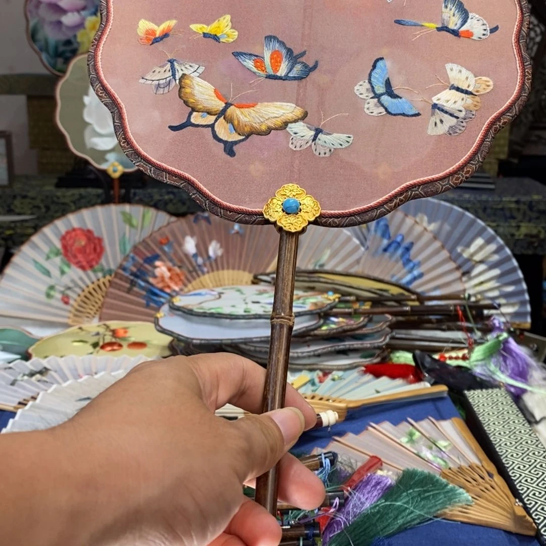 刺绣是***?手工刺绣扇子